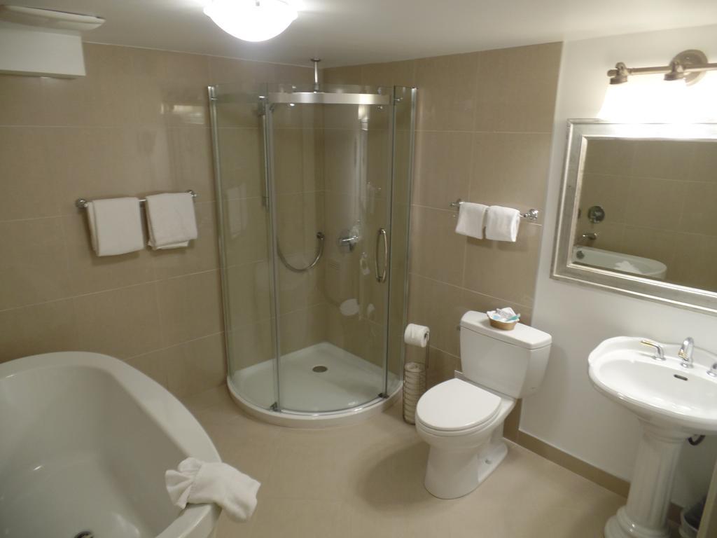 Arbutus Inn Victoria Ngoại thất bức ảnh